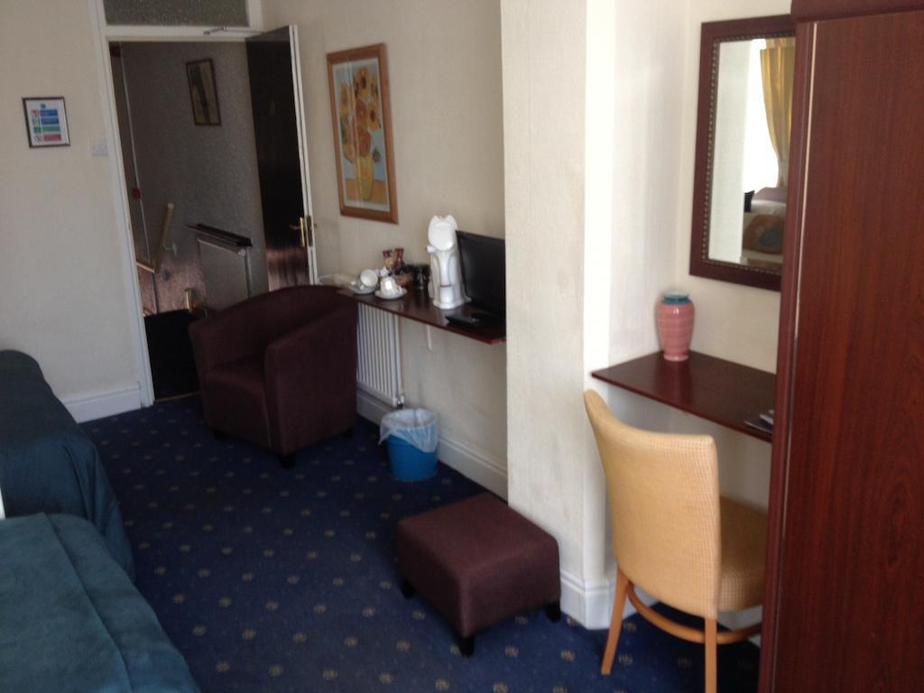The Mackintosh Guest Accommodation แบล็คพูล ภายนอก รูปภาพ